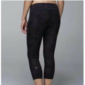 Lululemon Run Inspire Crop II Sz 6 Savasana Camo Black Luxtreme Gym Running Yoga
